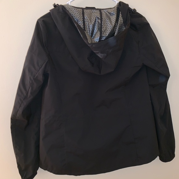 TH - rain jacket size small - Picture 5 of 5